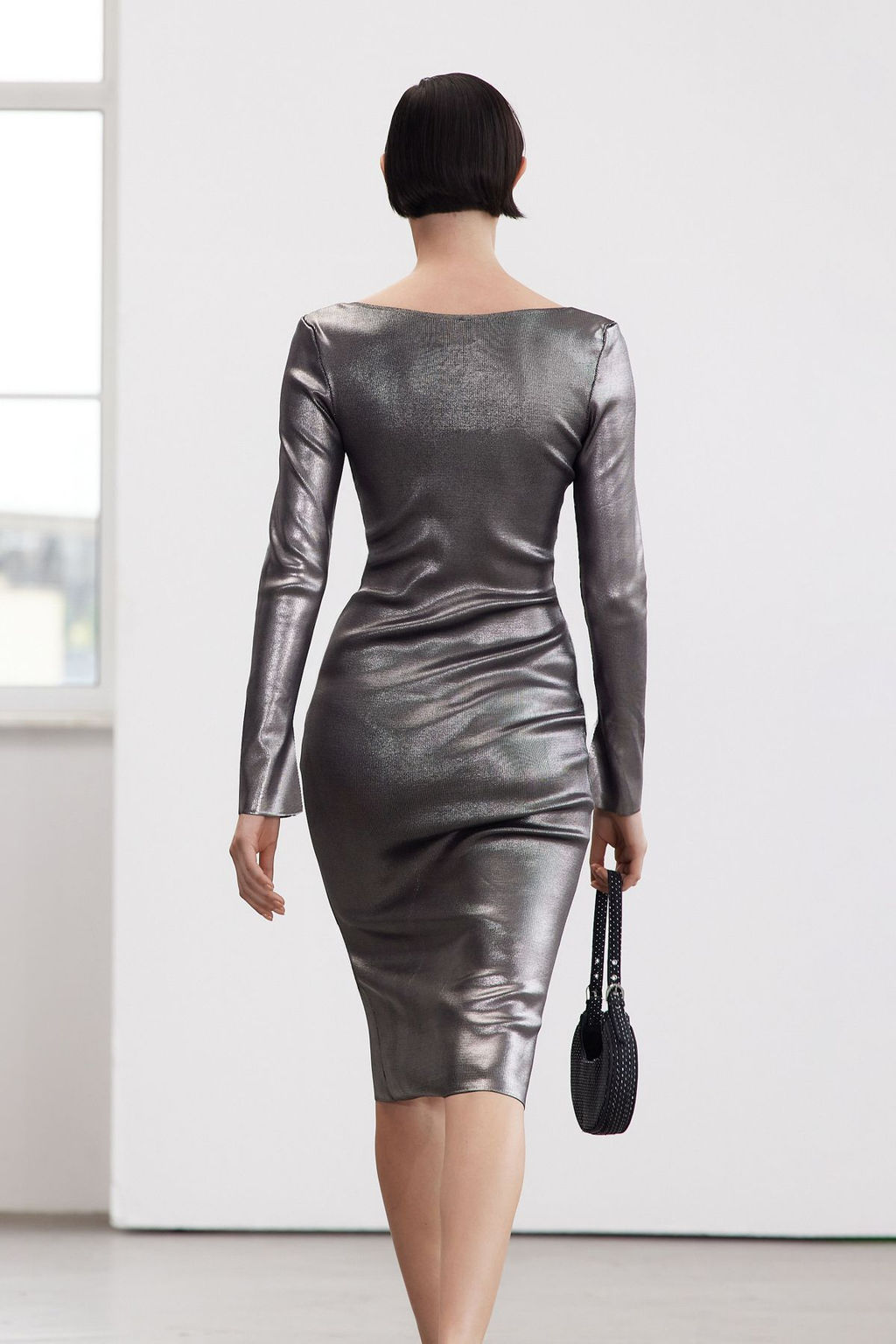 TRENDYOLMILLA Limited Edition Koyu Gri Midi Triko Varak Bask?l? Elbise TWOAW25EL00245  фото 4