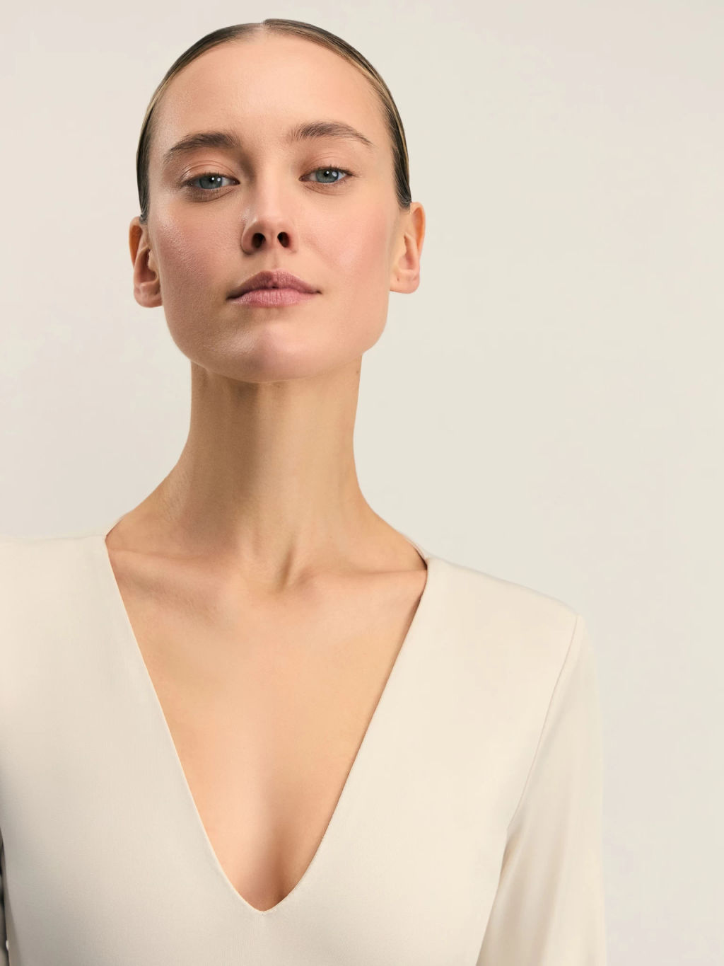 Базовое боди с треугольным вырезом ZR2501013 / Zarina  фото 6