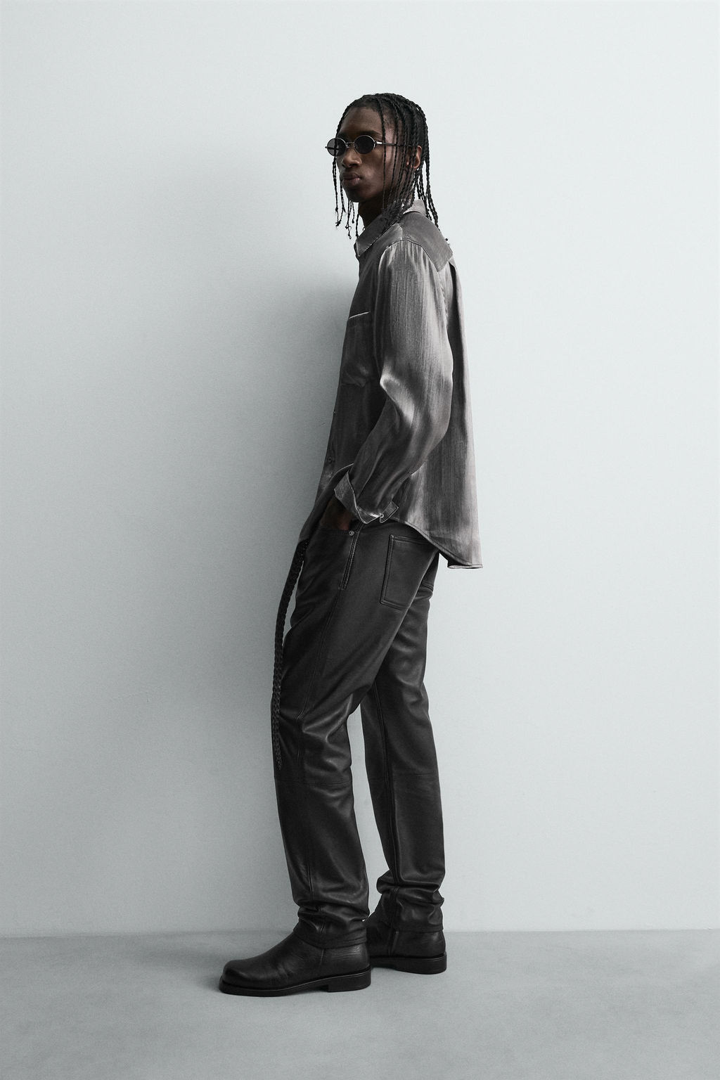 LEATHER SLIM FIT TROUSERS - Zara фото 4