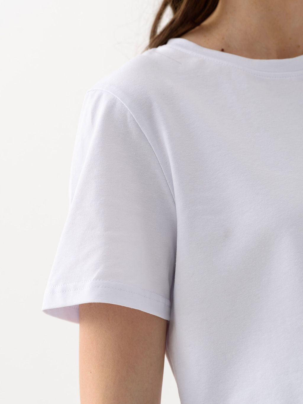 Костюм женский (футболка,юбка) белый 2215 (1)