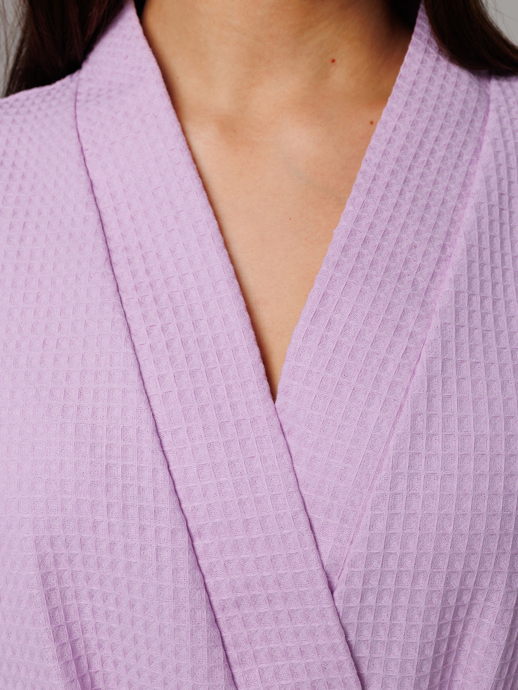Женский укороченный вафельный халат с планкой сиреневый В-11 (18)