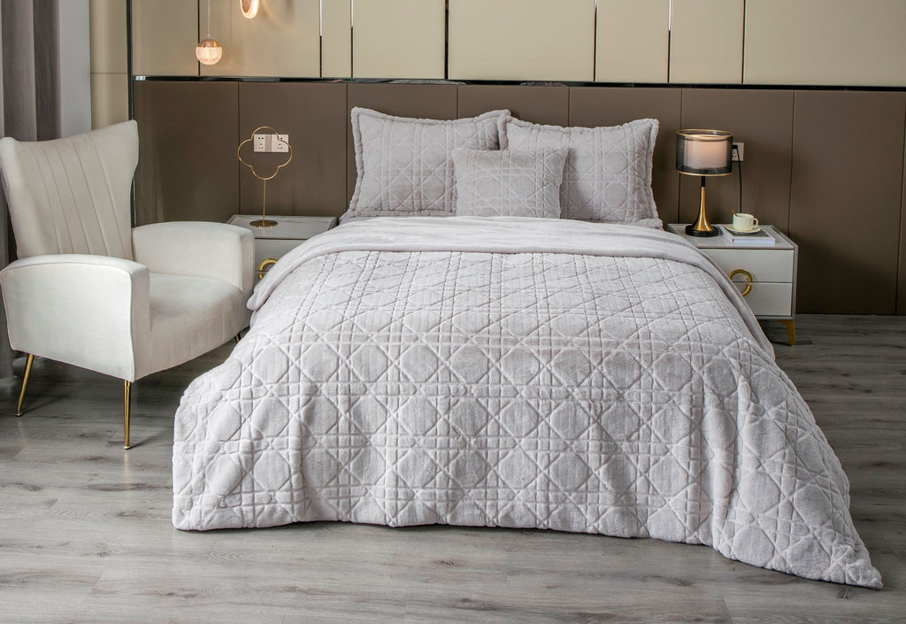 Покрывало декоративное Shinshilla Dori (бежевая платина)