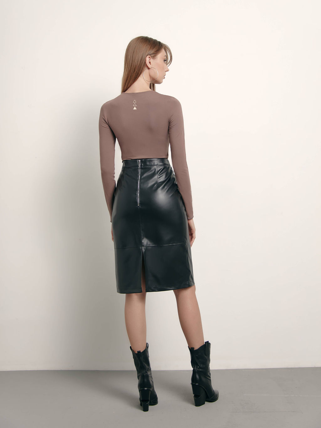 CONTE Юбка под кожу с разрезом сзади LU 1410 black black