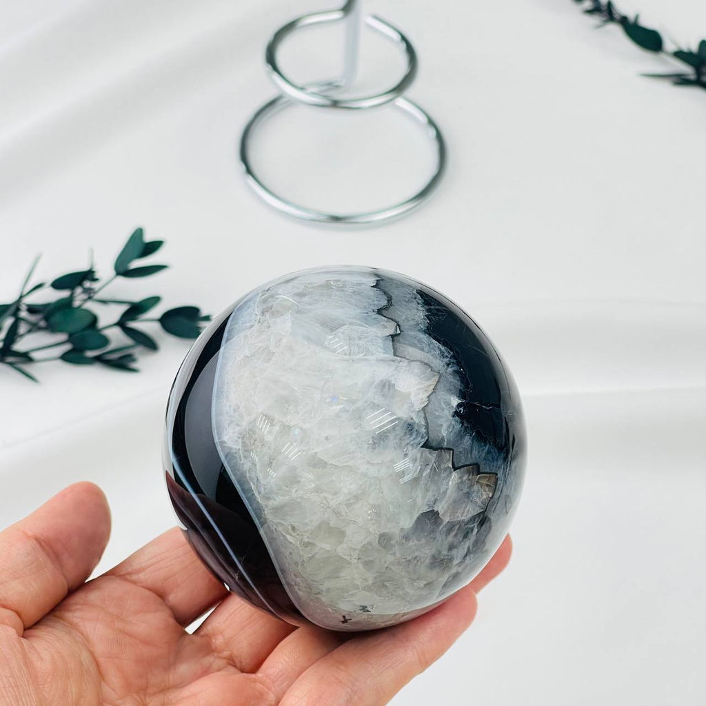 Шар из Агата на подставке