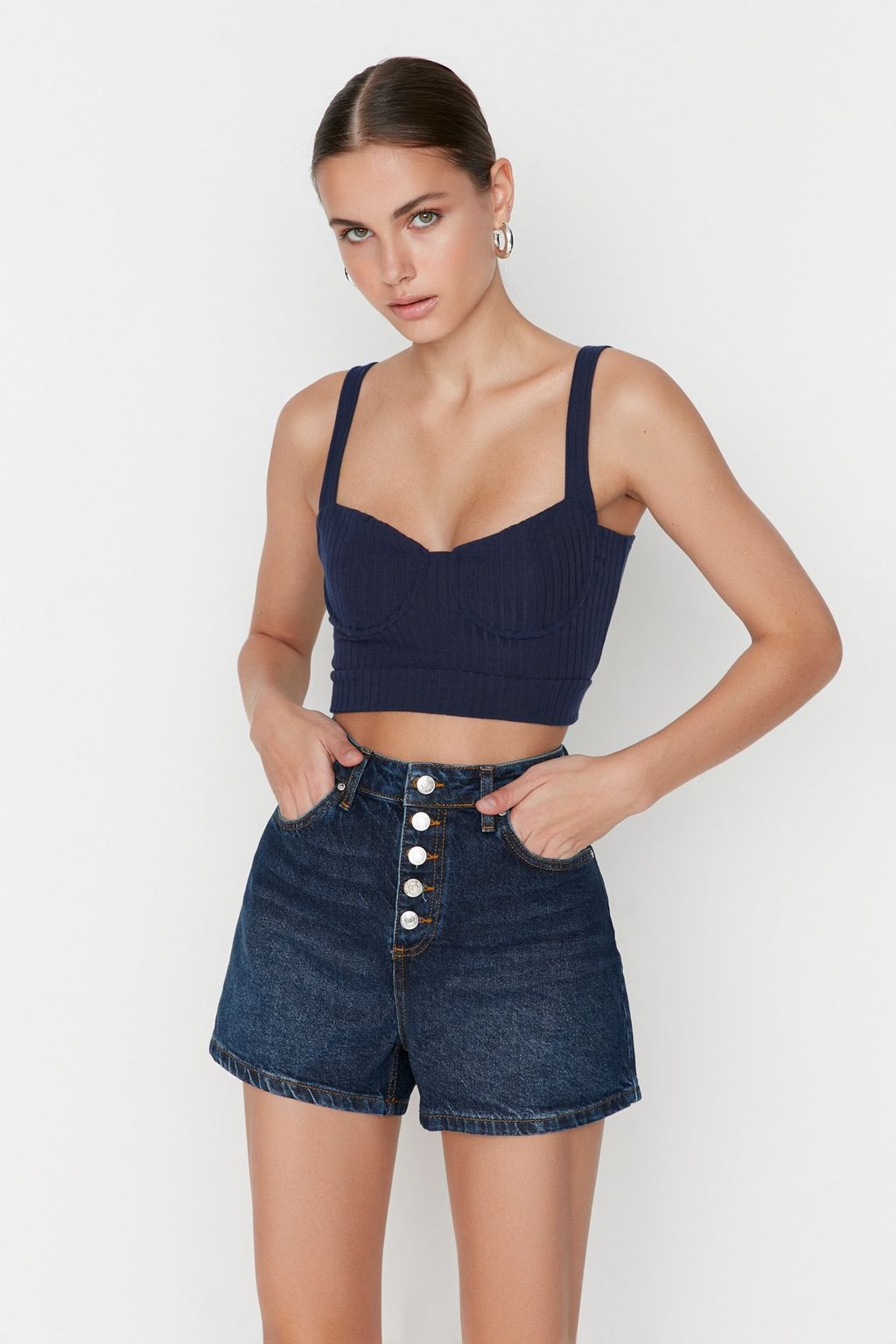 Koyu Mavi Onden Dugmeli Yuksek Bel Mini Denim Sort TWOSS22SR00112