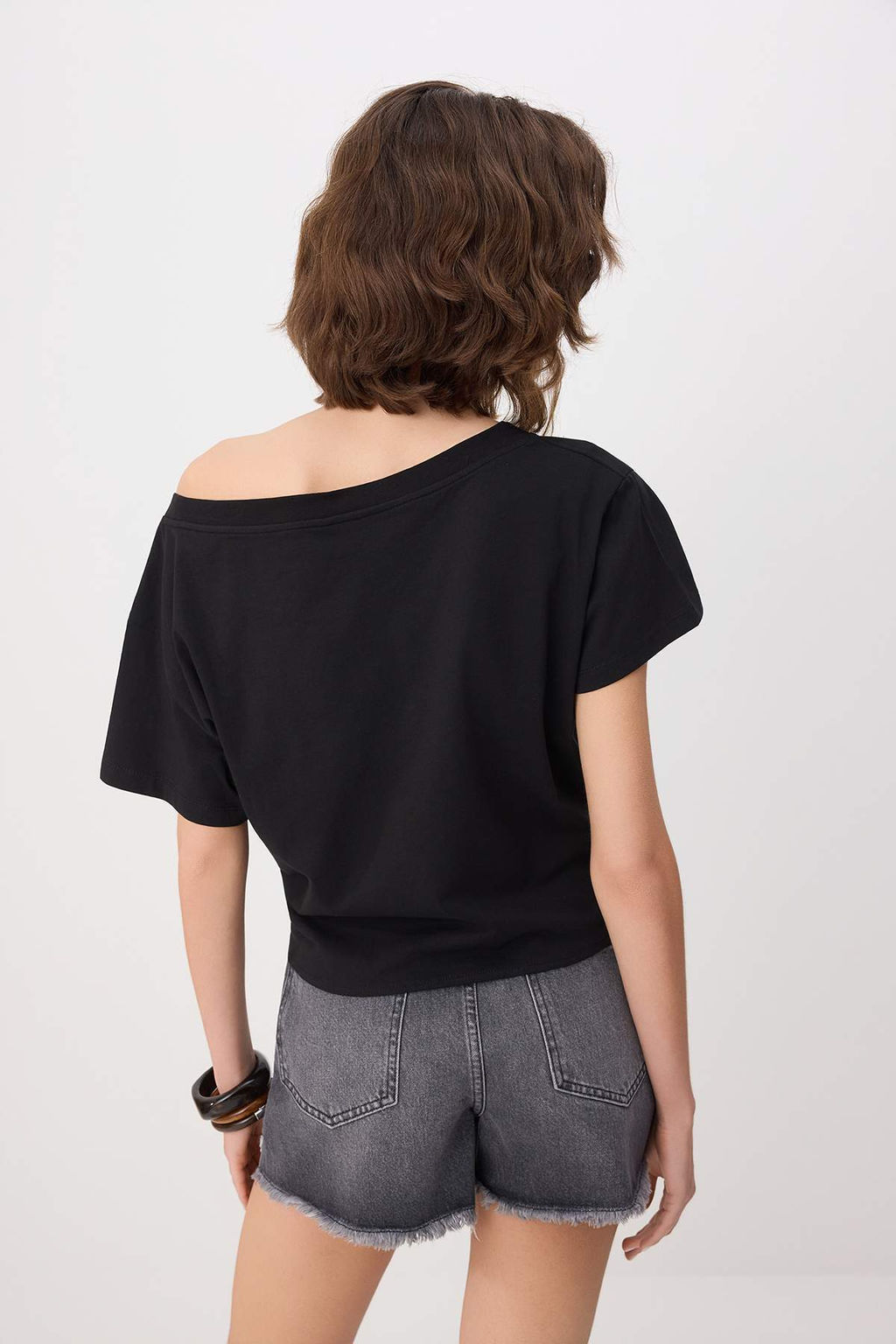 Siyah Duz Relaxed Asimetrik Yaka Dusuk Kol K?sa %100 Pamuk Orme T-Shirt TWOSS26TS00248 - Trendyolmilla фото 4