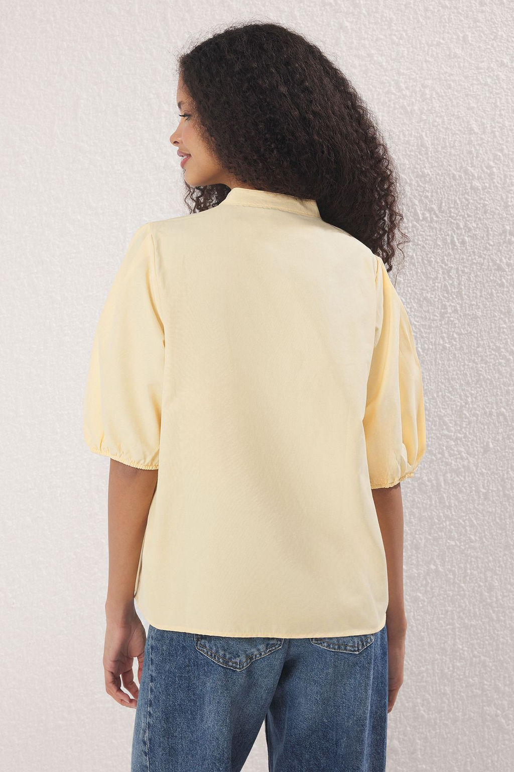 Trendyolmilla Ac?k Sar? Balon Kol Bisiklet Yaka Oversize Gomlek TWOSS25GO00152  фото 4