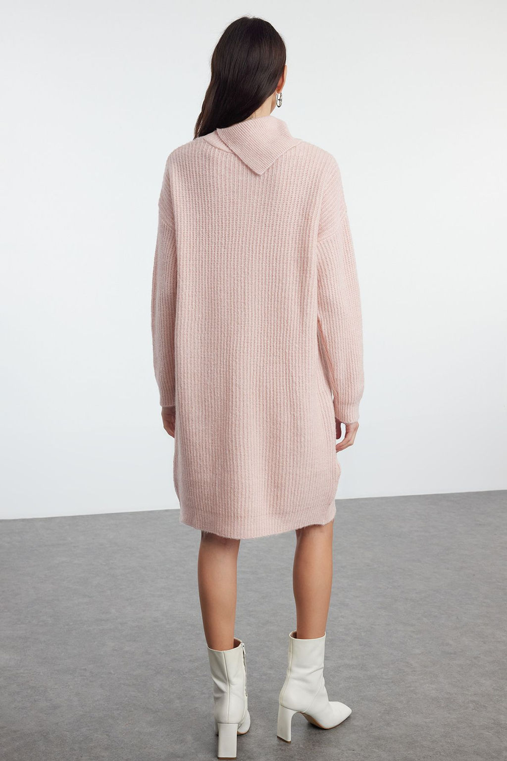 TRENDYOLMILLA Tas Mini Triko Yumusak Dokulu Devrik Yaka Elbise TWOAW25EL00020  фото 5