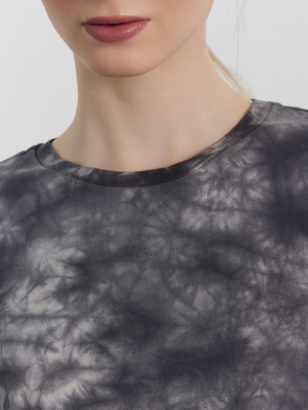 Футболка женская серая с обработкой эйсид эйсид на сером 112678-2 - Mark formelle фото 5