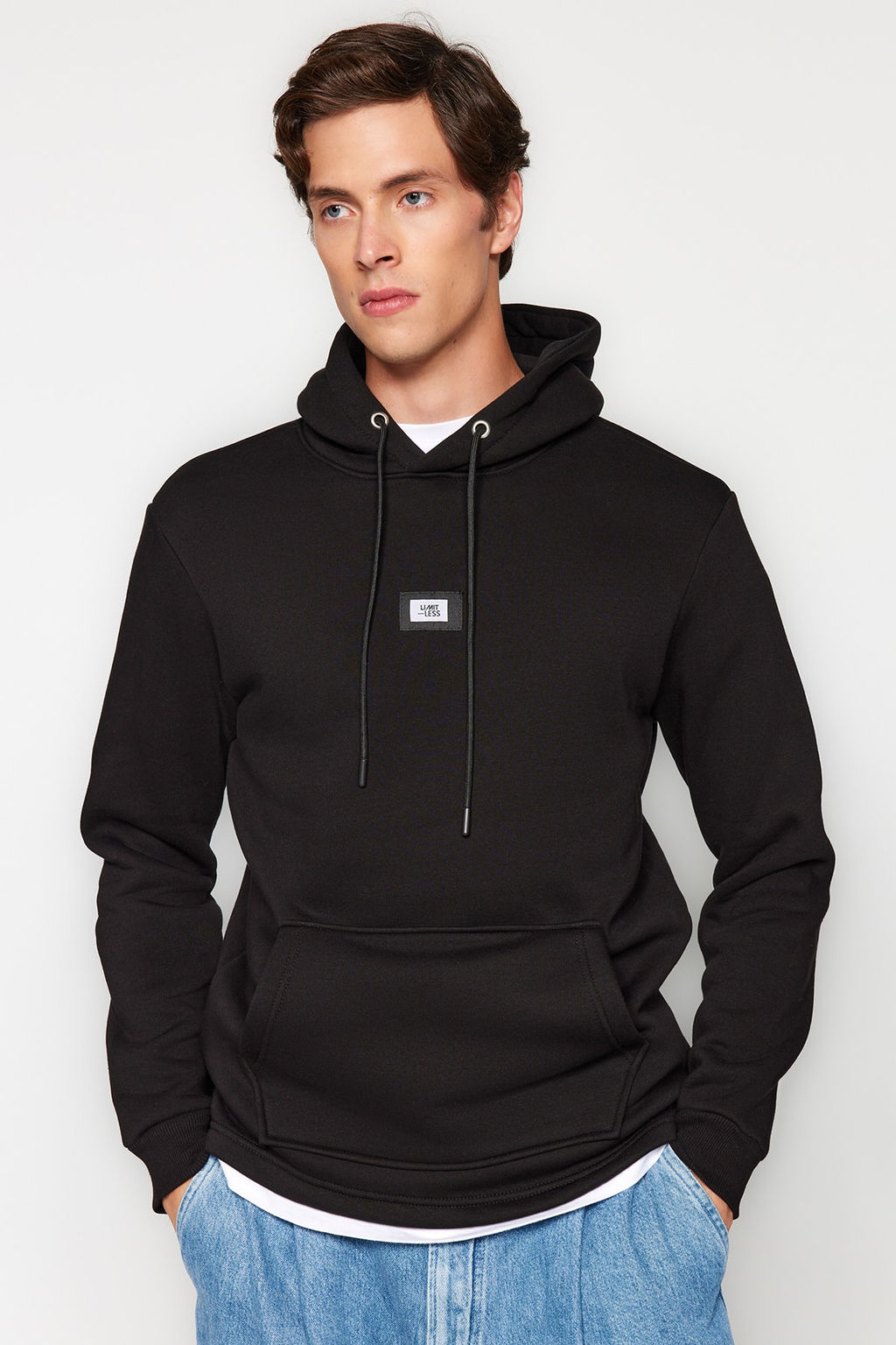 Siyah Regular/Normal Kesim Kapusonlu Etiketli Ici Polar/S?cak Tutan Sweatshirt TMNAW24SW00076