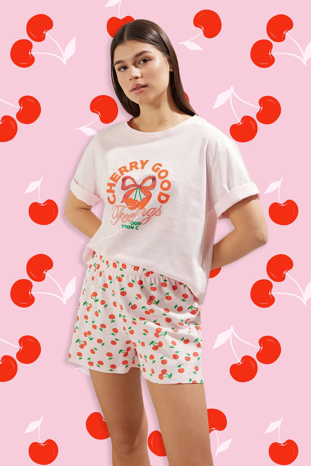 Trendyolmilla Lacivert %100 Pamuklu Kiraz Desenli Sortlu Orme Pijama Tak?m? THMSS25PT00101