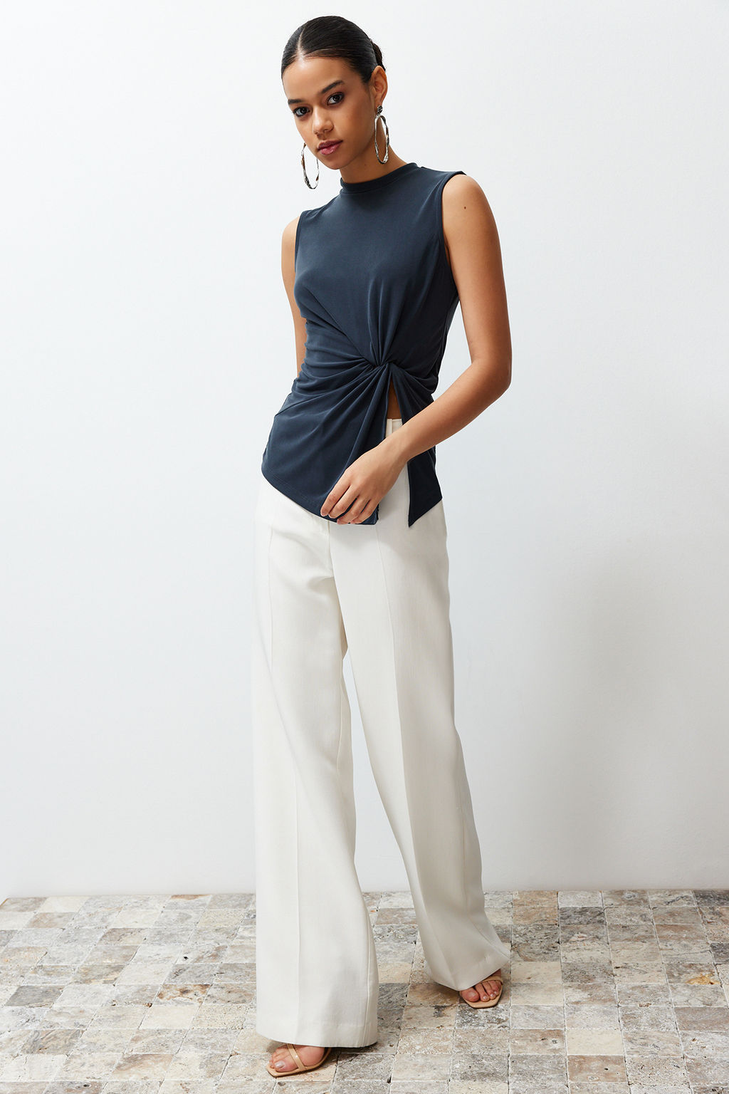 Antrasit More Sustainable Modal Icerikli Dik Yaka Buzgu ve Y?rtmac Detayl? Orme Bluz TWOSS24BZ00359