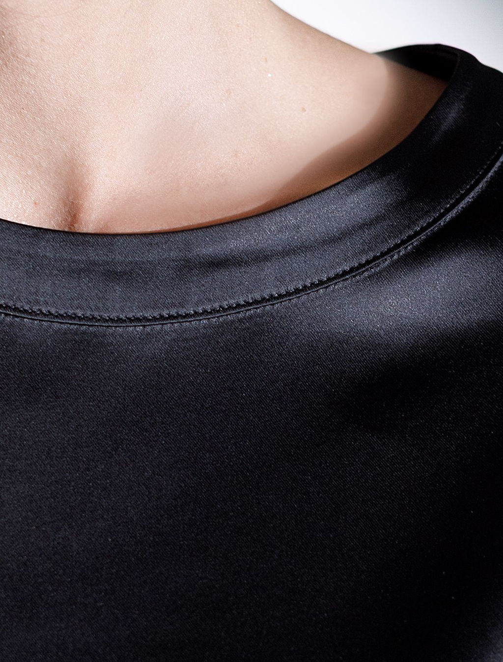 Блузка свободная из струящегося плотного сатина - Vilatte фото 2