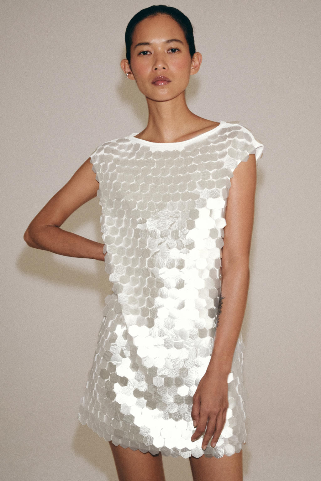 VESTIDO CORTO LENTEJUELAS ZW COLLECTION / Crudo - Zara фото 2