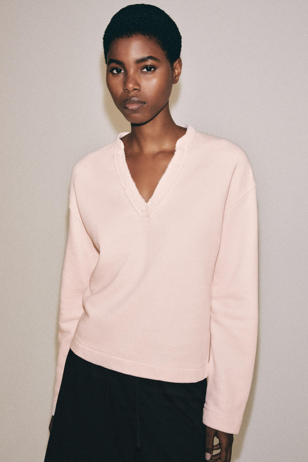 SUDADERA ESCOTE PICO ALGOD?N / Rosa pastel - Zara фото 2