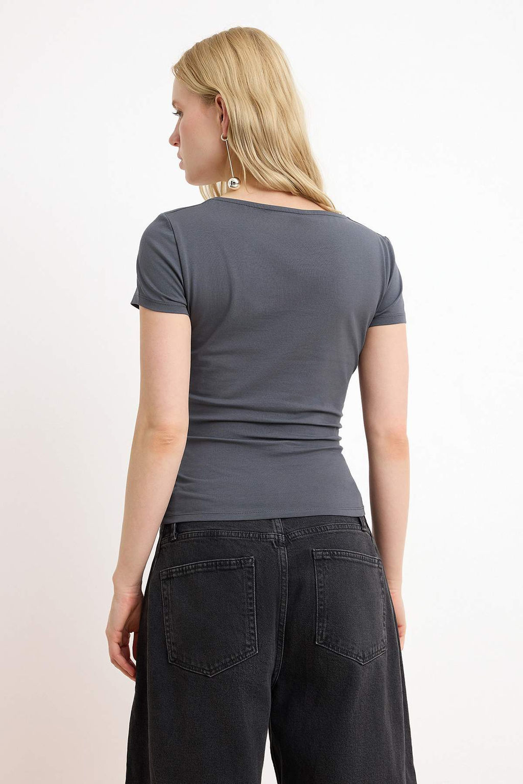 Antrasit Kare Yaka Fitted/Vucuda Oturan Orme Bluz TWOSS25BZ00378