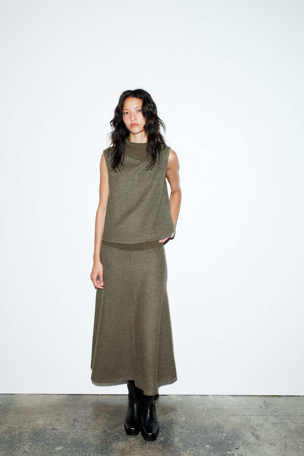 SOFT SCOOP NECK TOP