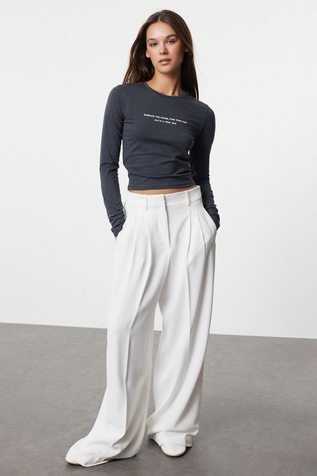 Antrasit Slogan Bask?l? Vucuda Oturan Crop Esnek Orme Bluz TWOAW25BZ00148