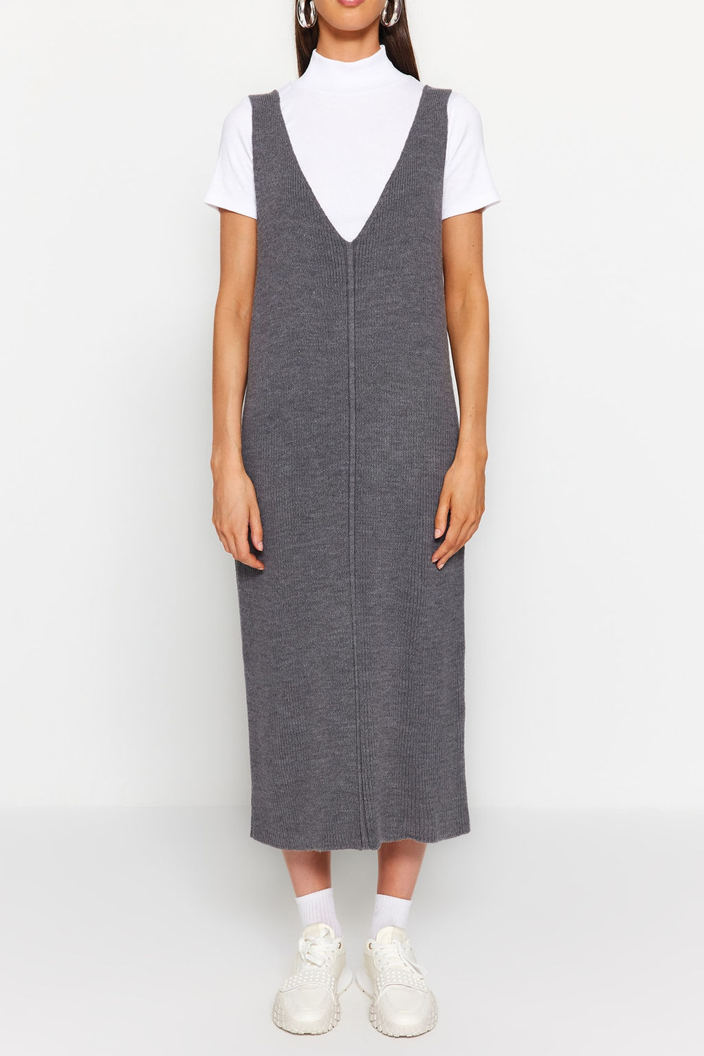 TRENDYOLMILLA Siyah Maxi Triko V Yaka Jile Elbise TWOAW24EL00011 фото 11