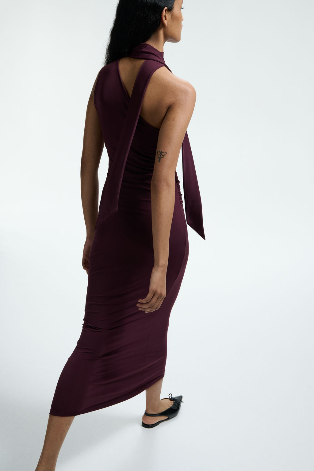 Vestido drapeado de un hombro - H&m фото 6