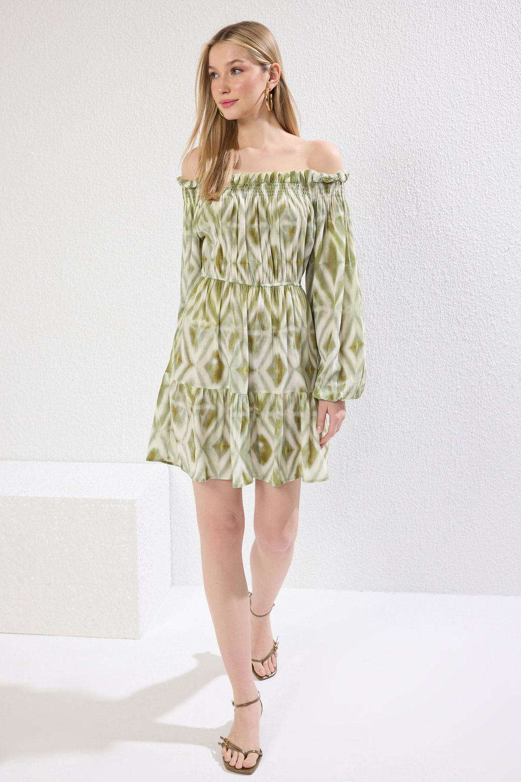 TRENDYOLMILLA Yesil Soyut Etegi Belden Ac?lan Gipeli Mini Dokuma Elbise TWOSS25EL00492  фото 3