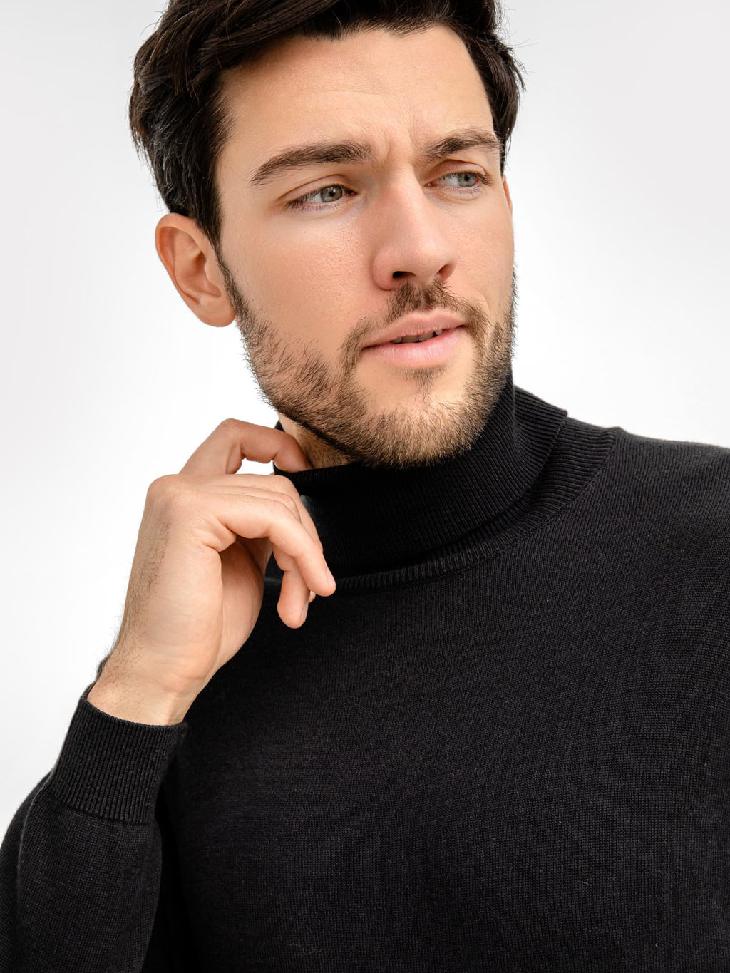 Свитер мужской черный