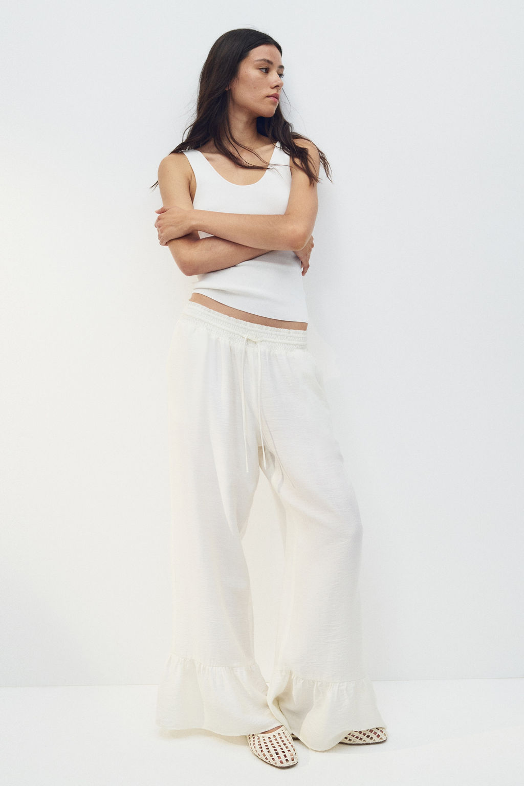 Pantal?n con cord?n de ajuste y ribete de volante - H&m фото 2