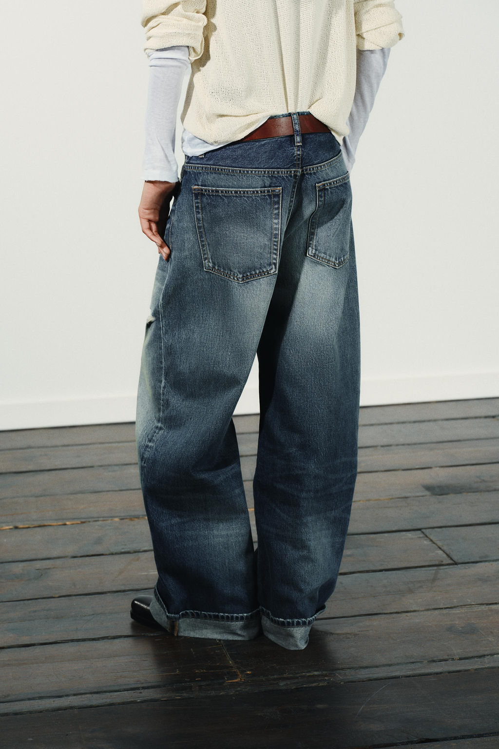 TRF BAGGY FOLDED RIPPED MID-WAIST JEANS - Zara фото 4