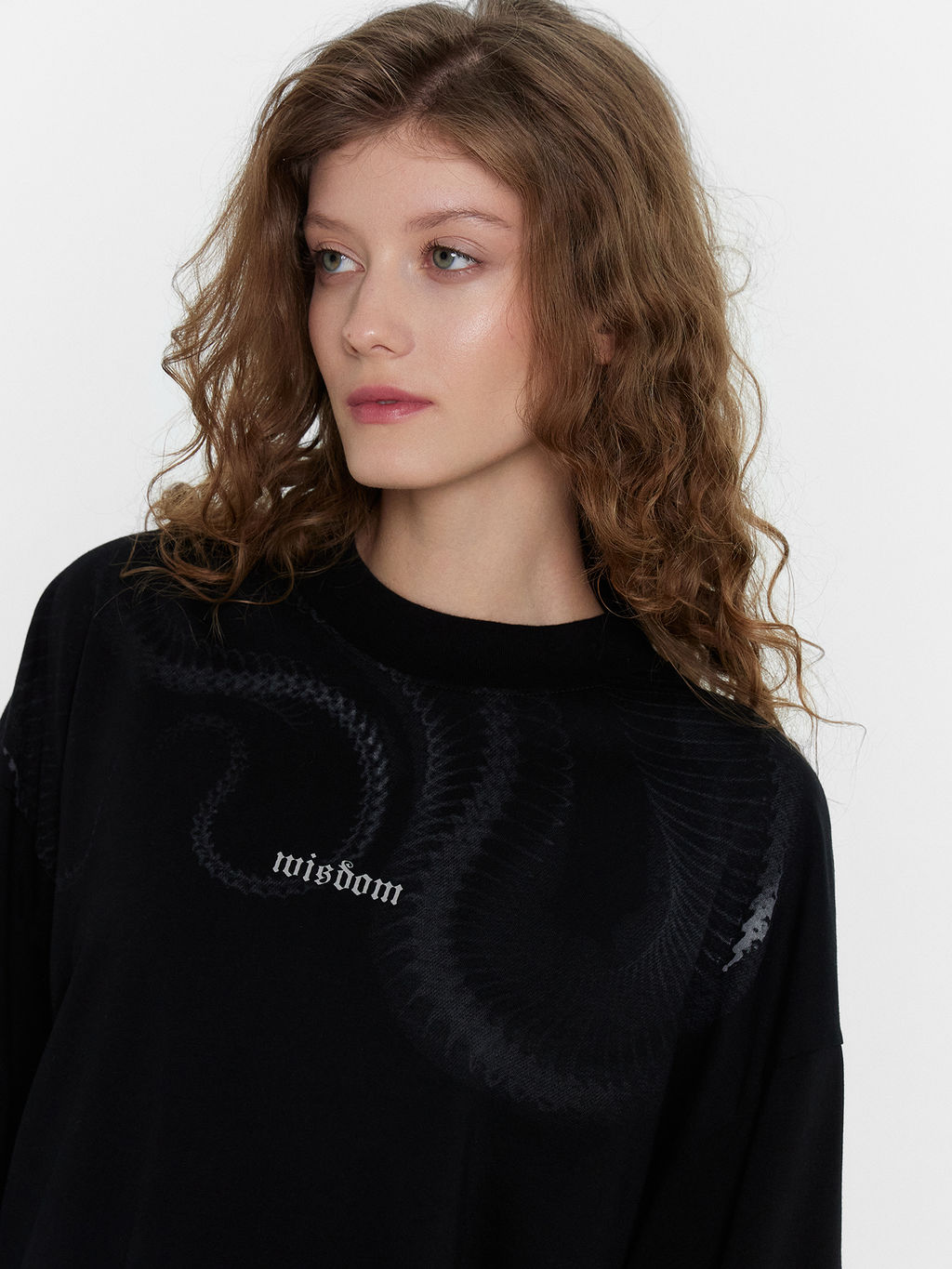 Футболка женская оверсайз черная с принтом черный +печать 112874 - Mark formelle фото 5