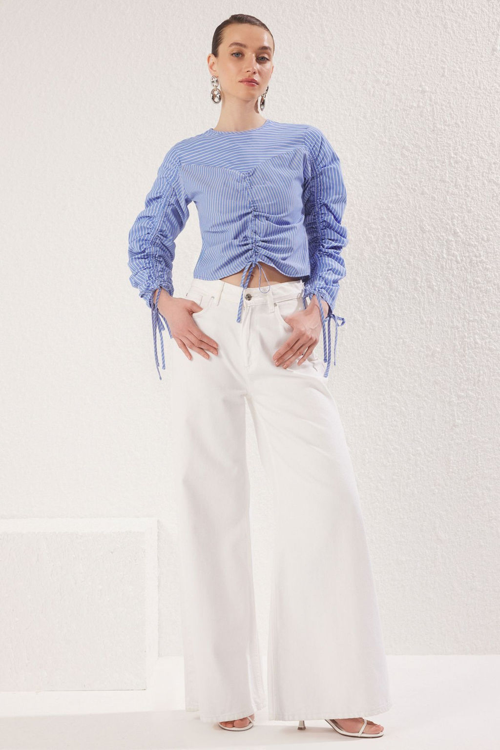 Mavi Kareli Bisiklet Yaka Buzgu Detayl? Crop Dokuma Bluz TWOSS25BZ00256 - Trendyolmilla фото 3