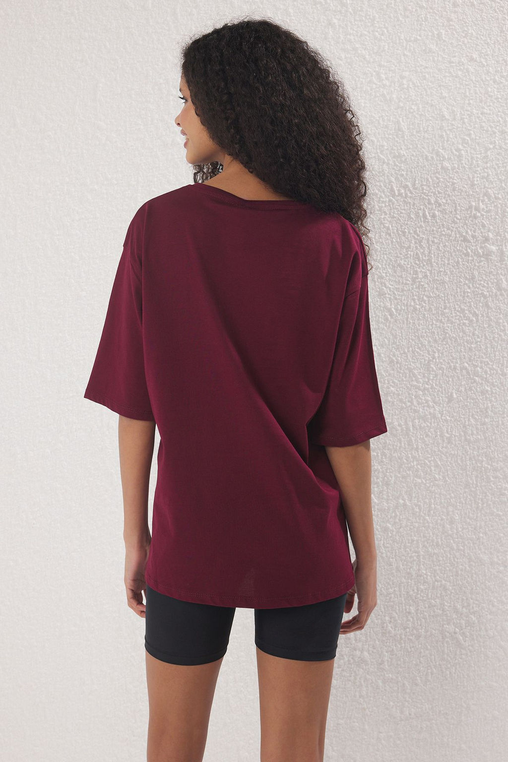 Trendyolmilla Bordo %100 Pamuk Ordek Nak?sl? Rahat/Relaxed Kesim Bisiklet Yaka Orme T-Shirt TWOSS25TS00201  фото 4