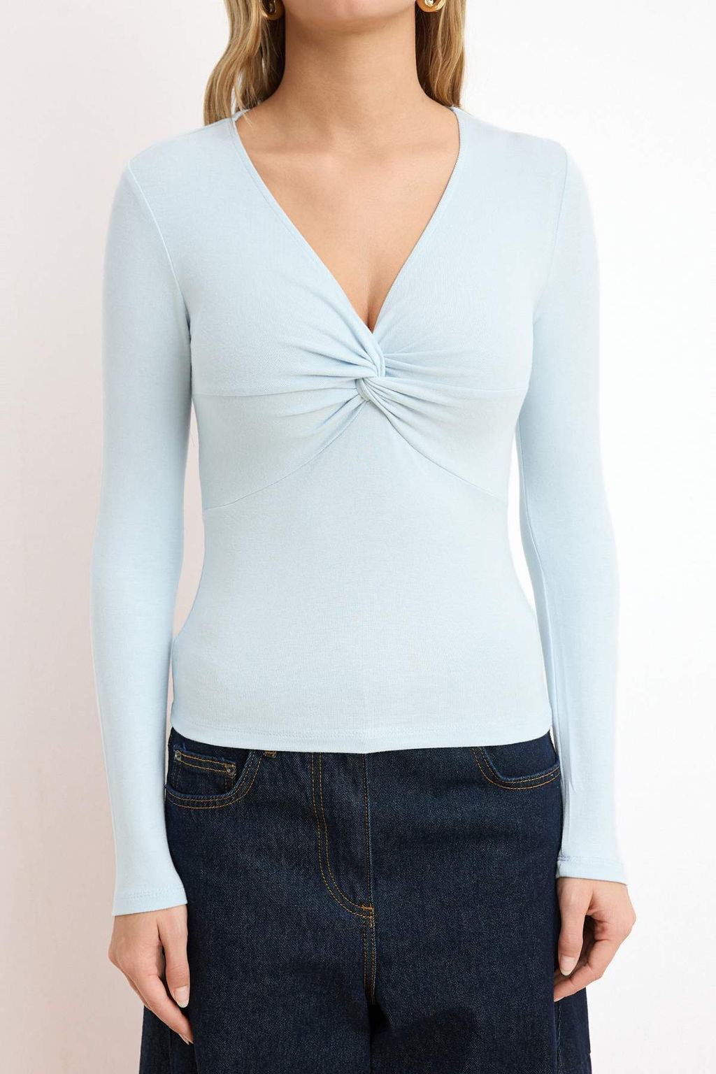 Kahverengi V Yaka Buzgu Detayl? Uzun Kol Esnek Orme Bluz TWOSS26BZ00641 - Trendyolmilla фото 7