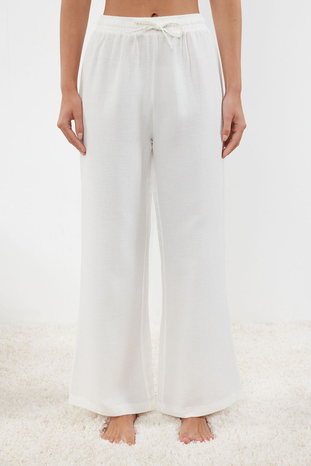Ekru F?rf?r ve Baglama Detayl? Muslin Dokuma Pijama Tak?m? THMSS24PT00395