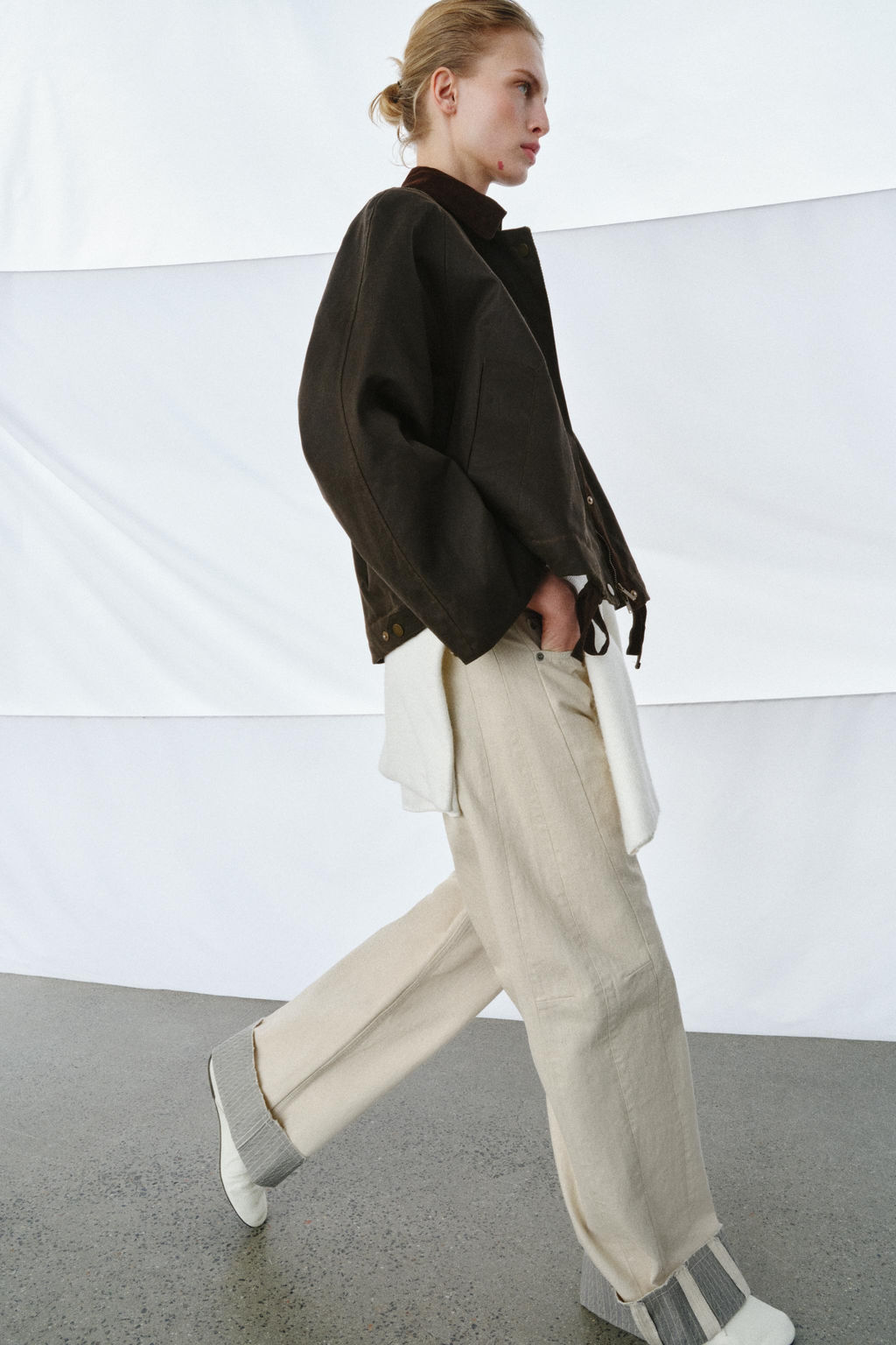 CHAQUETA ENCERADA ZW COLLECTION / Khaki - Zara фото 5