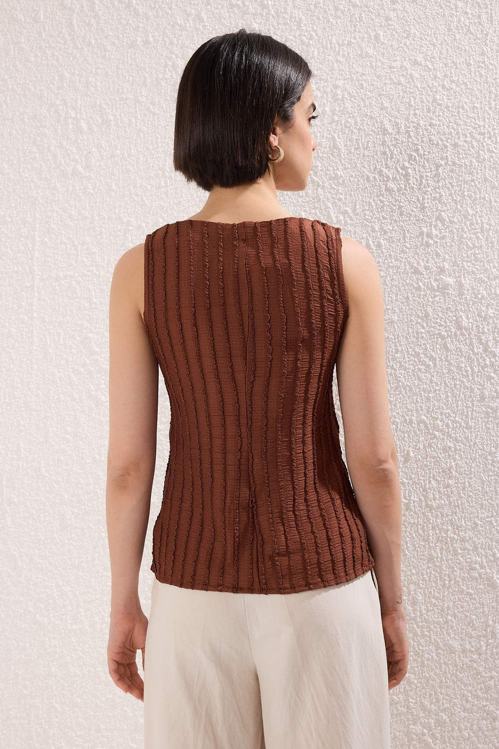 Trendyolmilla Ekru Triko Gorunumlu Regular/Normal Kal?p Orme Bluz TWOSS25BZ00385 фото 4