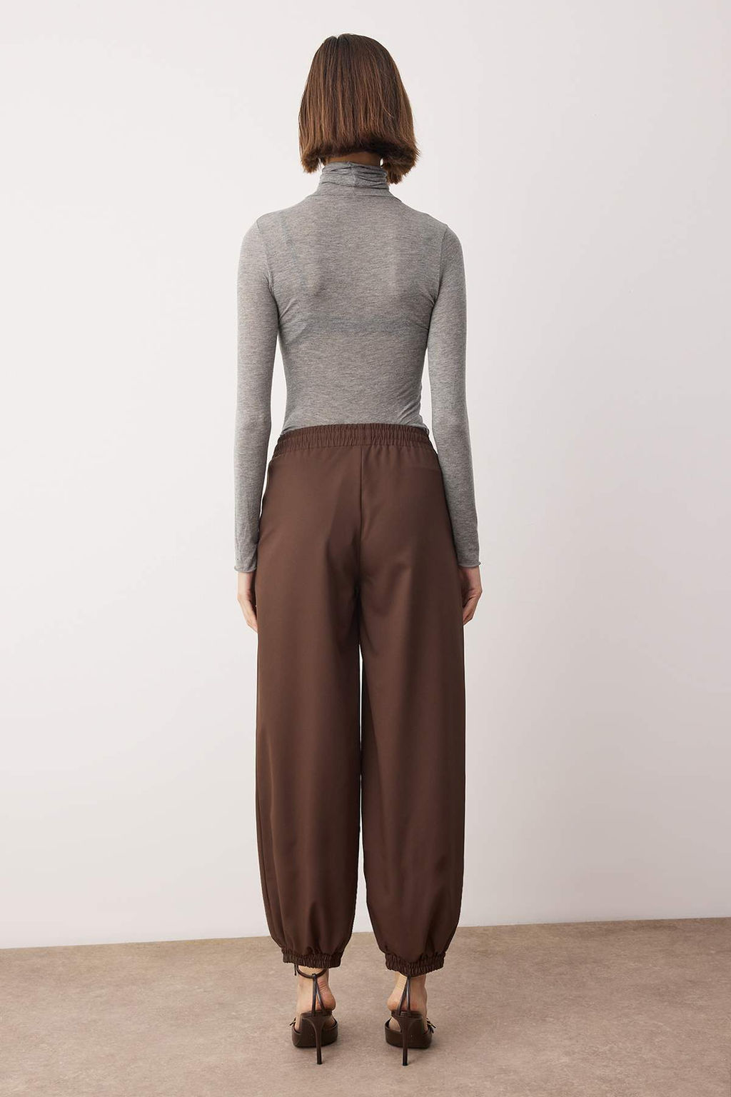 Koyu Kahverengi Salvar Kal?p Beli Lastikli Dokuma Pantolon TWOAW26PL00156 - Trendyolmilla фото 4