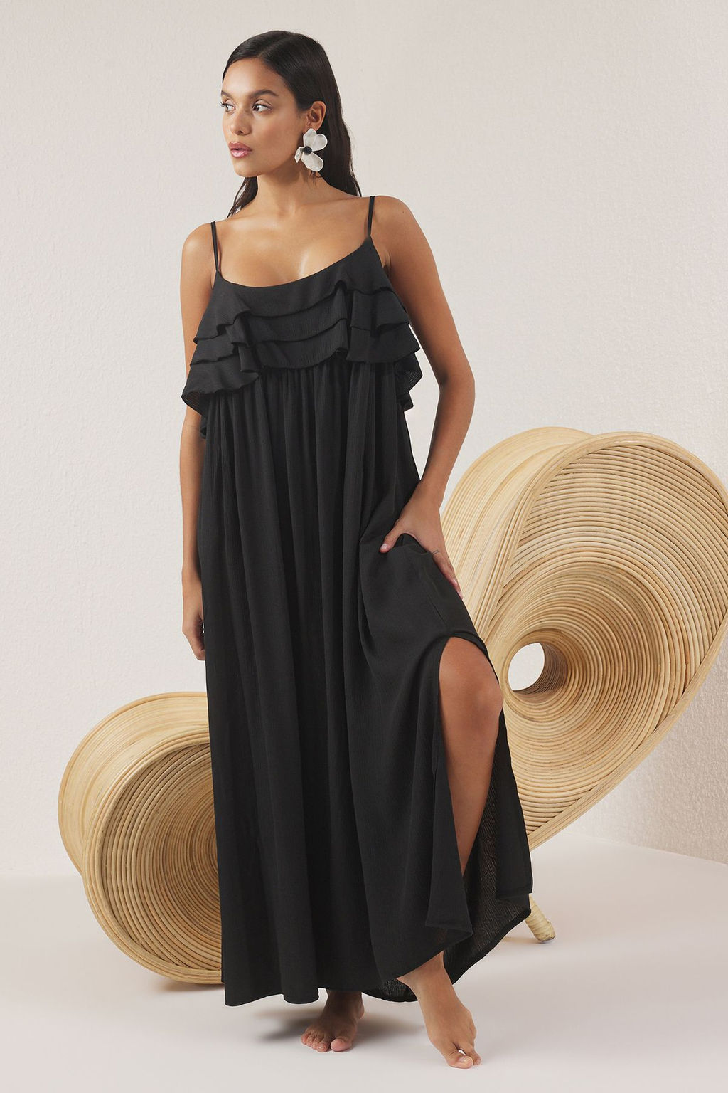 Trendyolmilla Siyah Dokuma Midi Volanl? Plaj Elbisesi TBESS25EL00132 фото 2