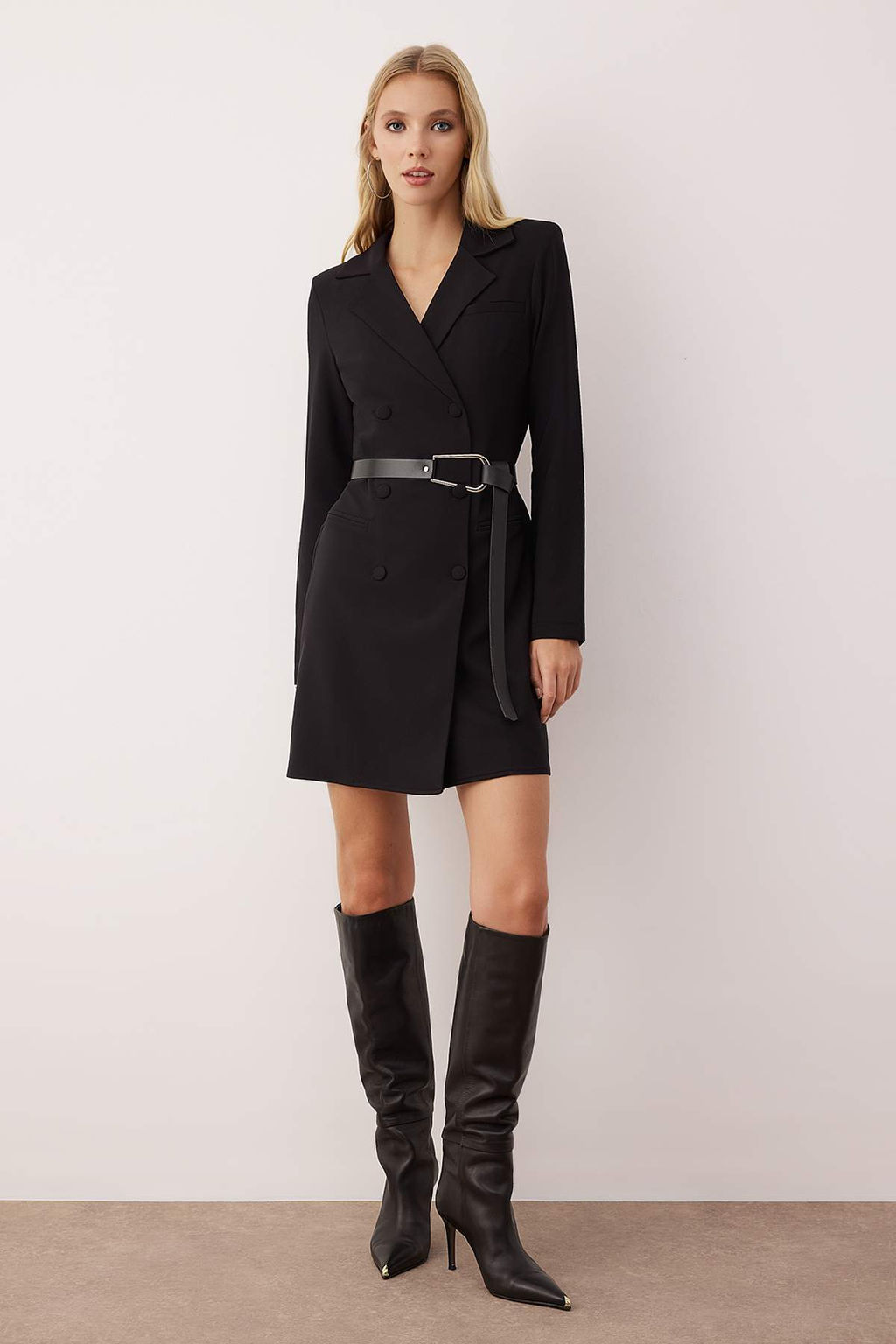 Siyah Kemerli K?sa / Mini Dokuma Ceket Elbise TWOAW26EL00190