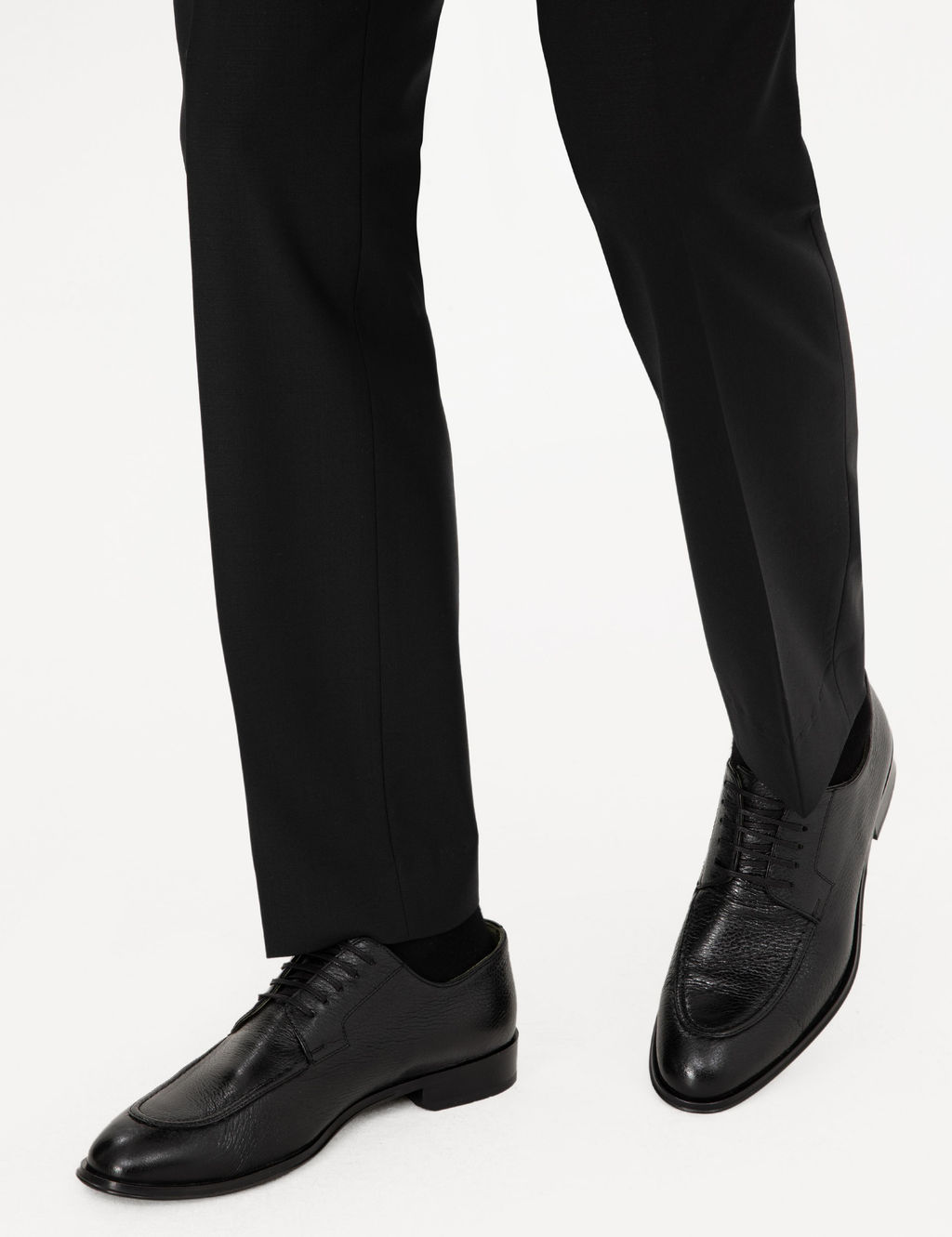 Черные классические туфли