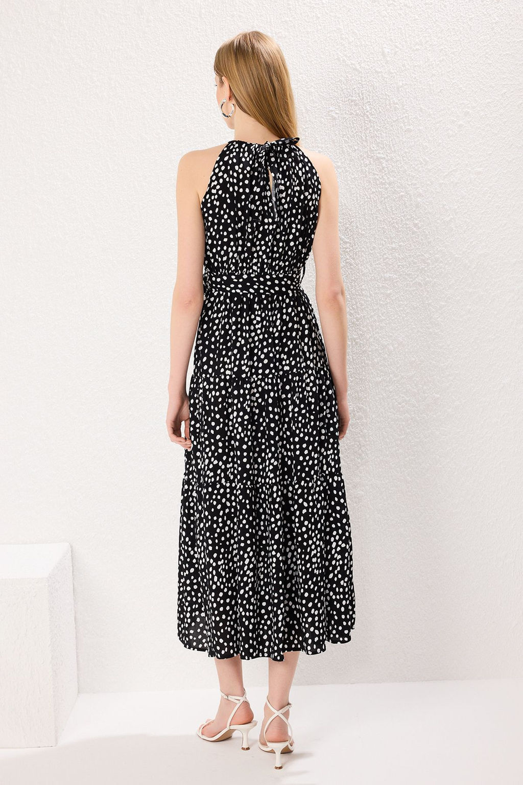 Siyah Kusakl? Shift Boyundan Baglamal? Halter Yaka Shally Maxi Dokuma Elbise TWOSS24EL00872