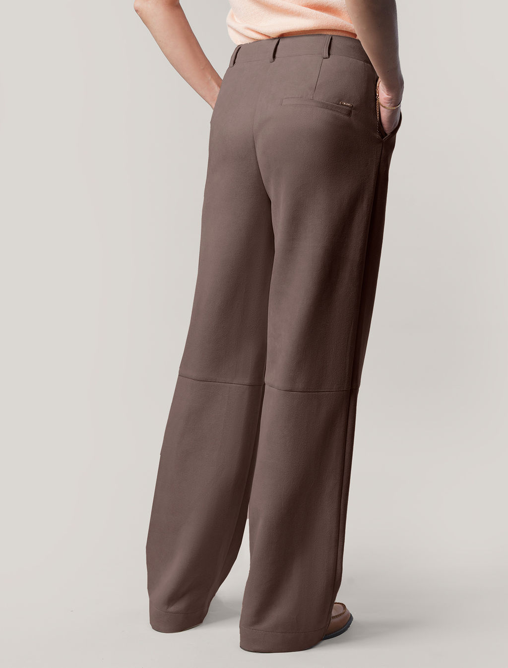 Прямы брюки из искусственной замши - Vilatte фото 4