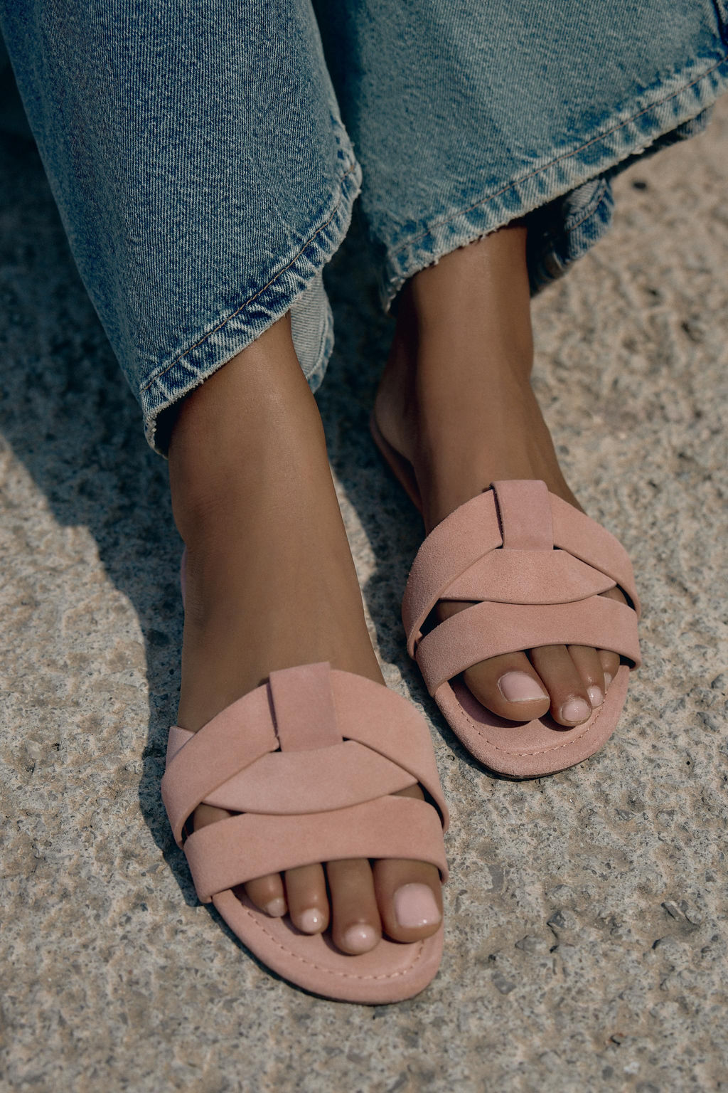 FLAT LEATHER CROSS-STRAP SANDALS - Zara фото 7