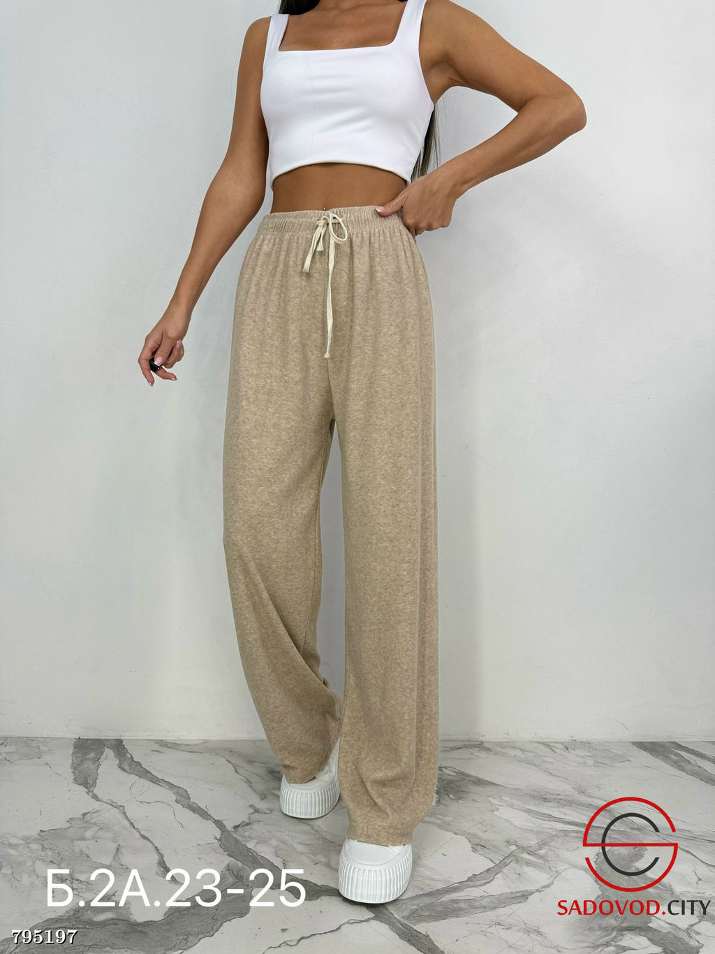 Широкие спортивные штаны