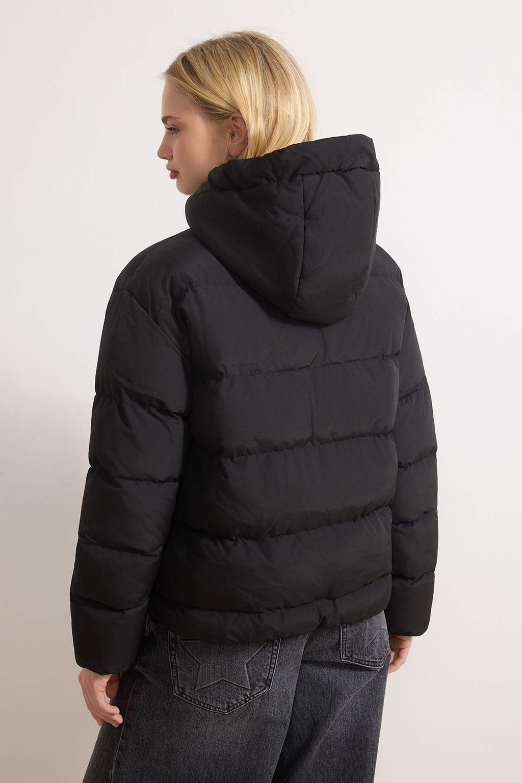 TRENDYOLMILLA Siyah Kapusonlu Su Itici Sisme Mont TWOAW21MO0022  фото 42