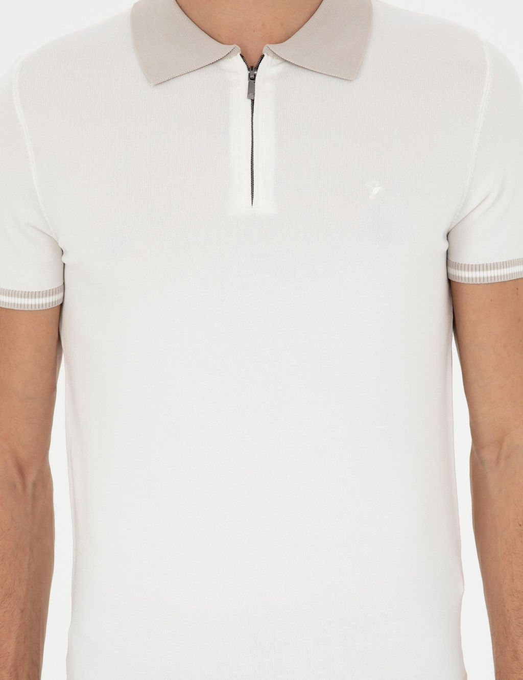 Beyaz Slim Fit Fermuarl_ Polo Yaka Triko T-shirt