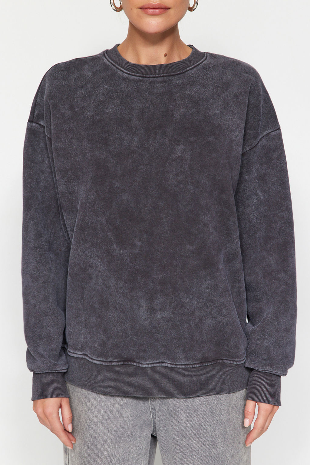 TRENDYOLMILLA Antrasit Eskitme/Soluk Efektli Kal?n Ici Polarl? Oversize/Genis Kal?p Orme Sweatshirt TWOAW24SW00151  фото 4