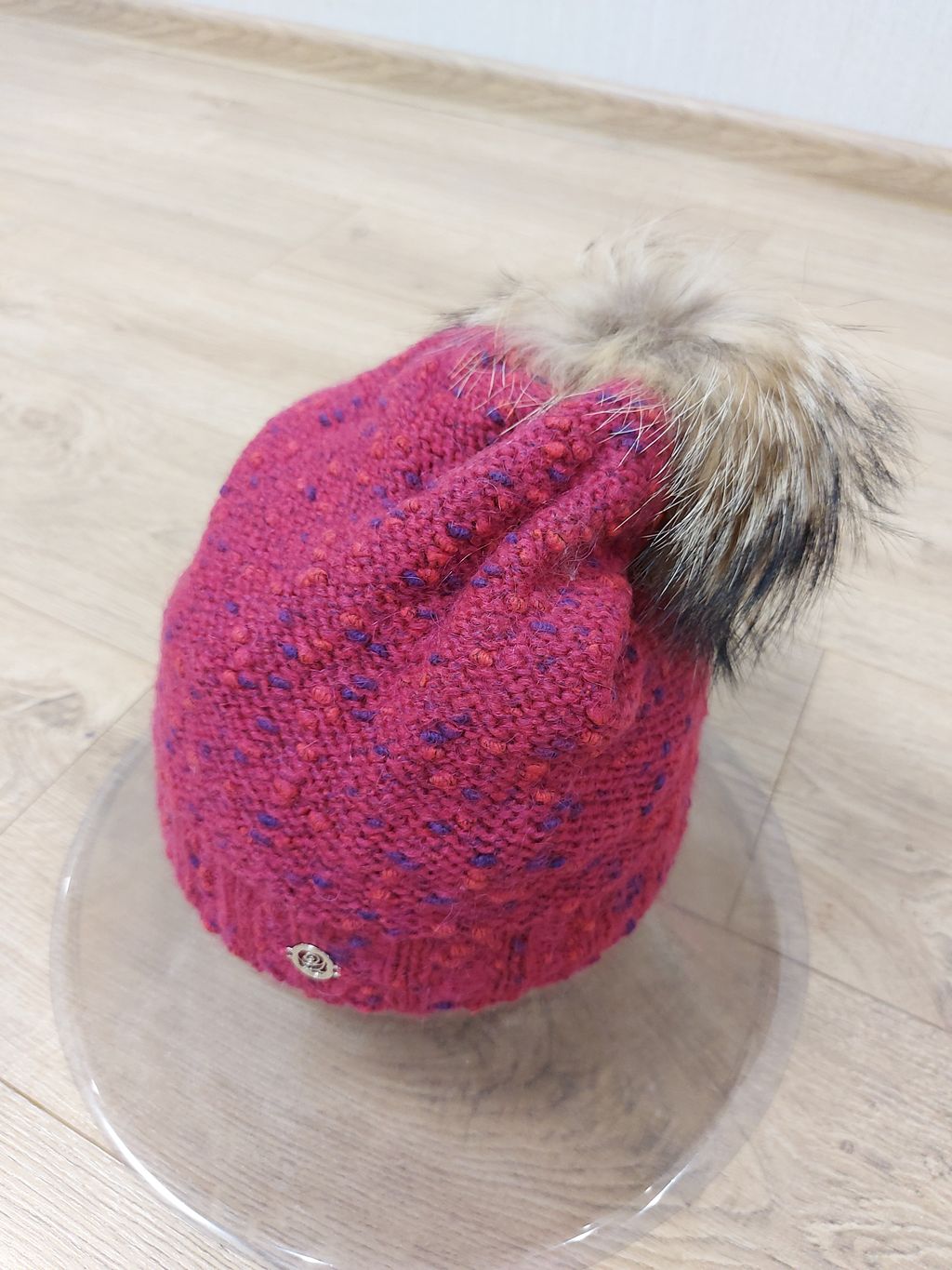 SWH4947/2 ЖЕНСКИЙ ГОЛОВНОЙ УБОР ИЗ ТРИКОТАЖА С ОТДЕЛКОЙ МЕХОМ ЕНОТА