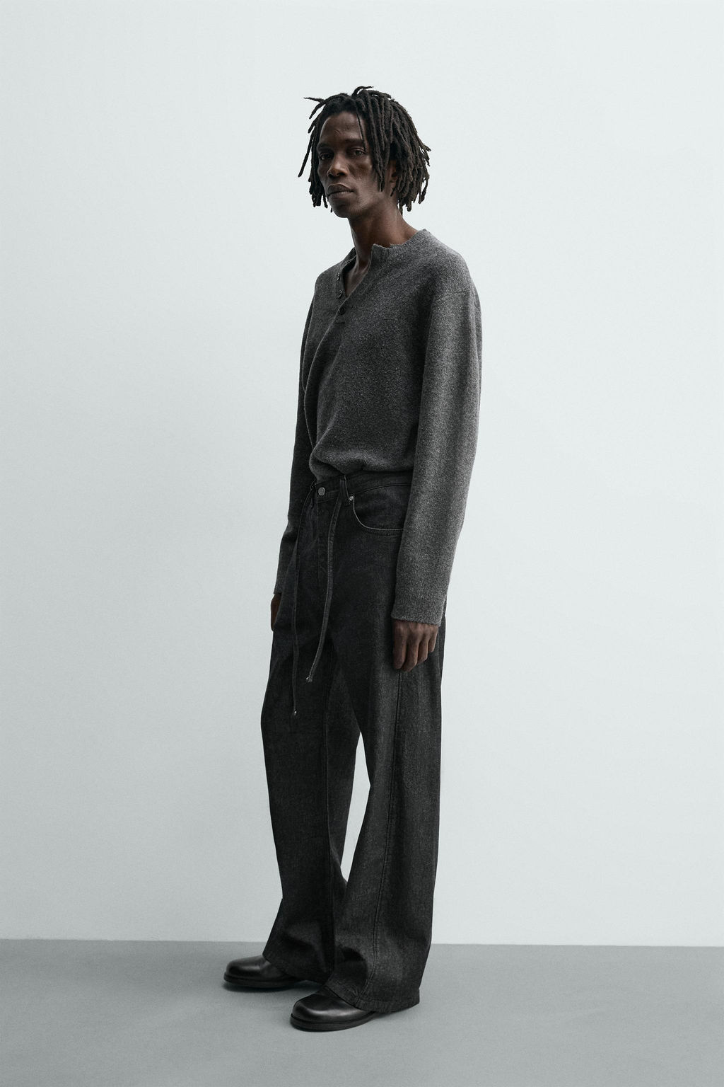 JEANS RELAXED FLARE FIT / Negro - Zara фото 4