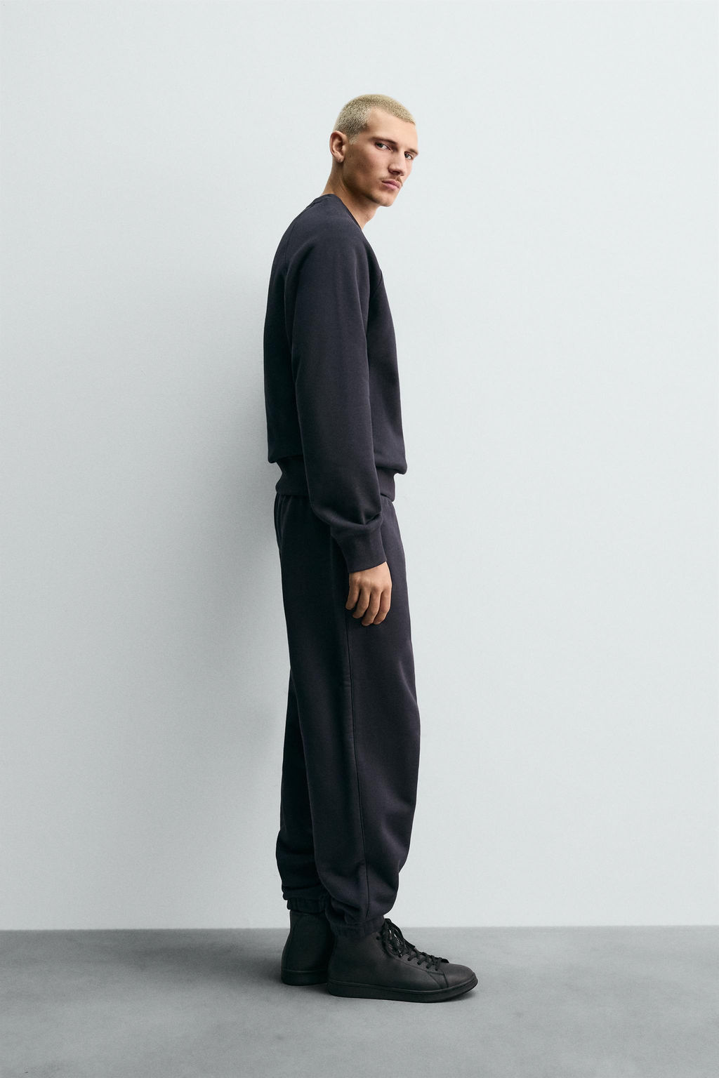 RELAXED FIT CREW NECK SWEATSHIRT - Zara фото 4