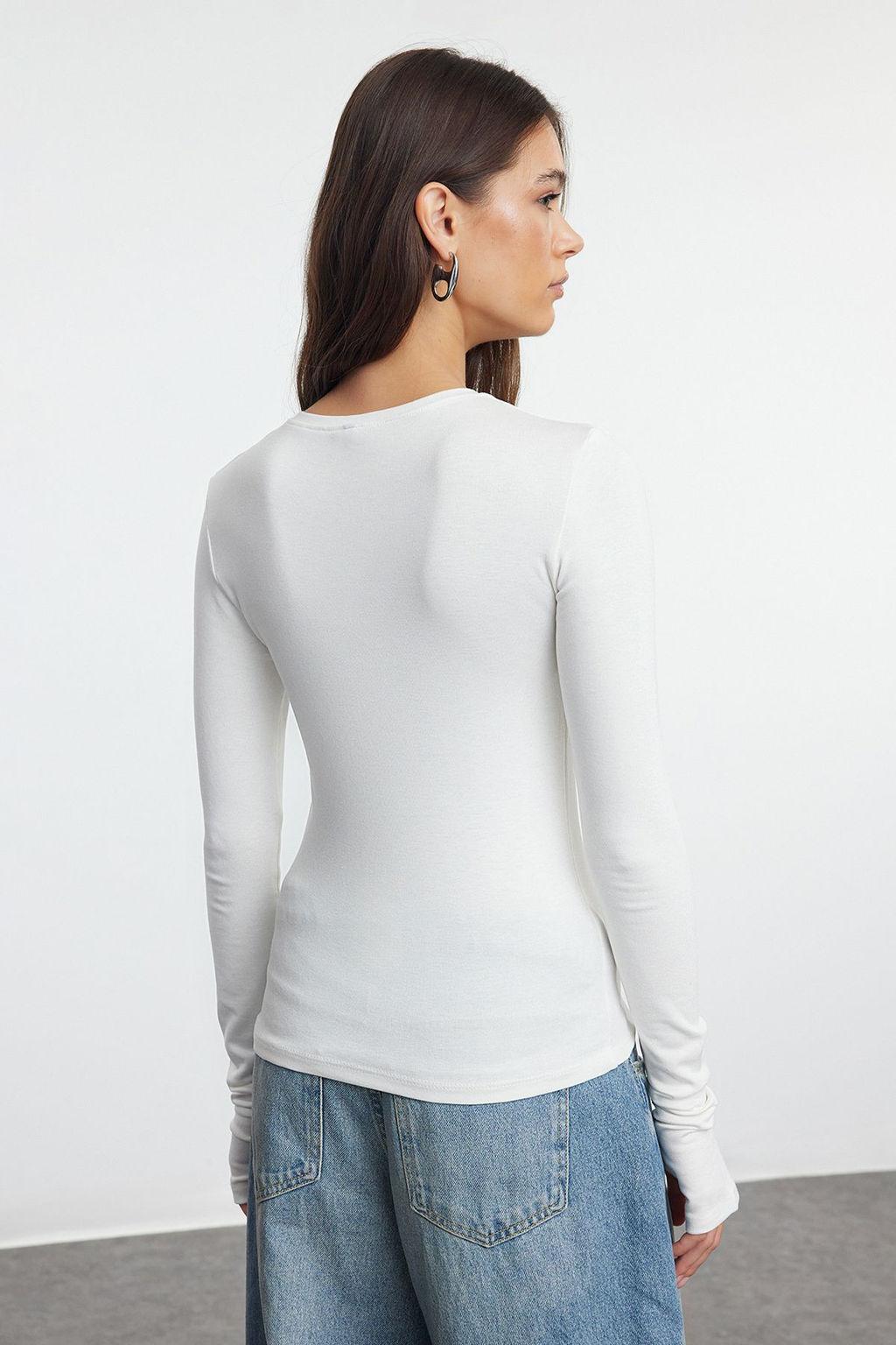 Ekru Viskon/Yumusak Kumasl? Parmak Gecme Detayl? Esnek Orme Bluz TWOAW25BZ00014